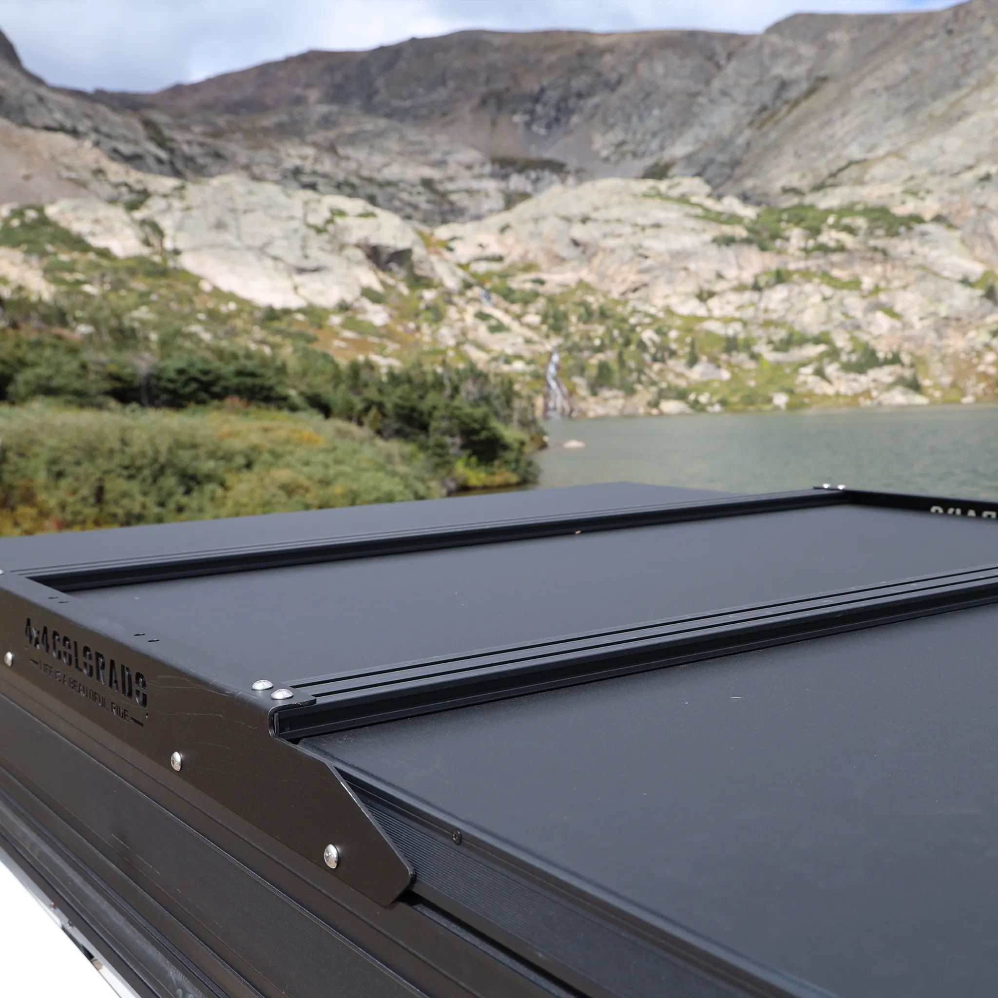4X4 Colorado Alto Mini Hardshell Rooftop Tent (Queen Size Bed)