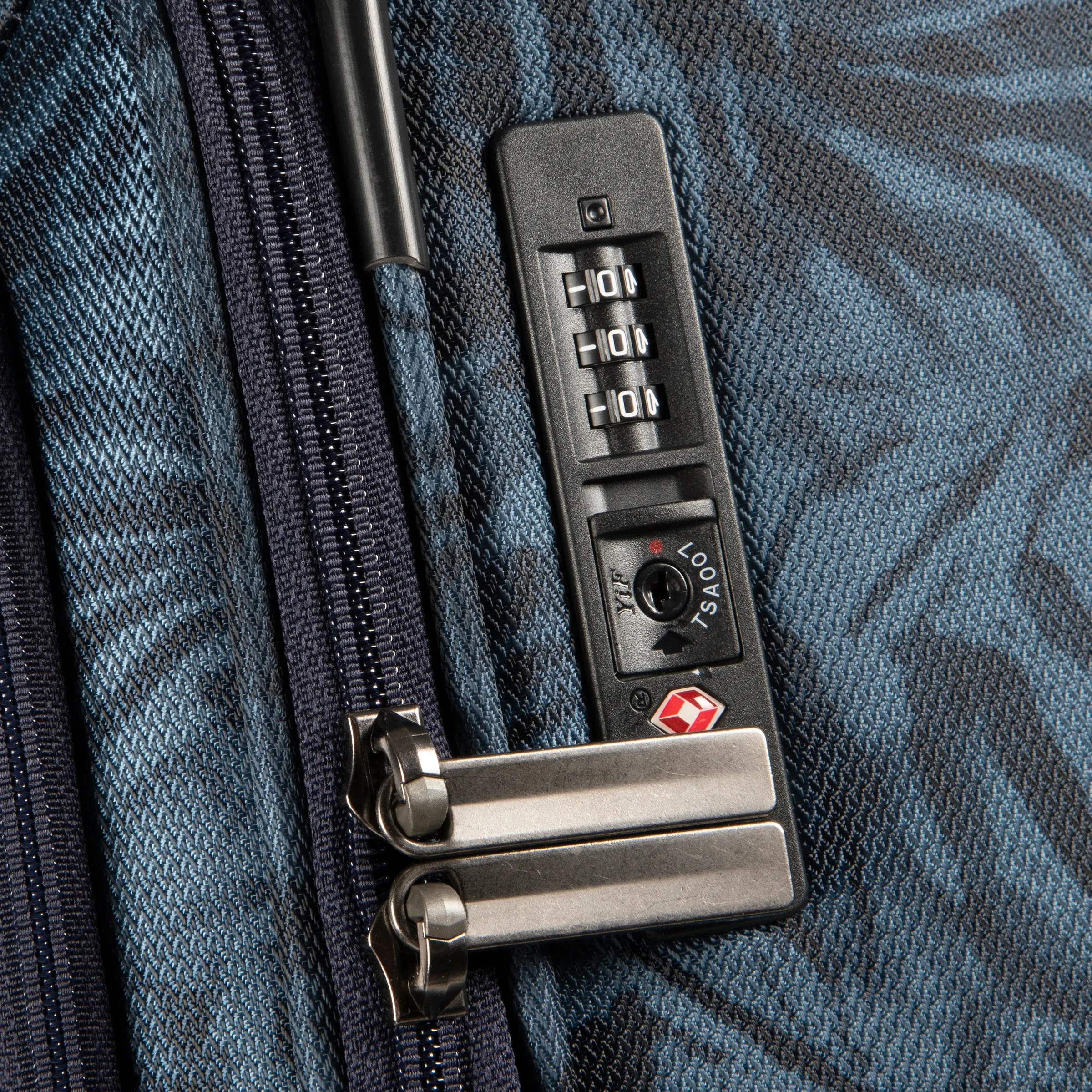 Avalon Softside Medium Check-In Expandable Spinner