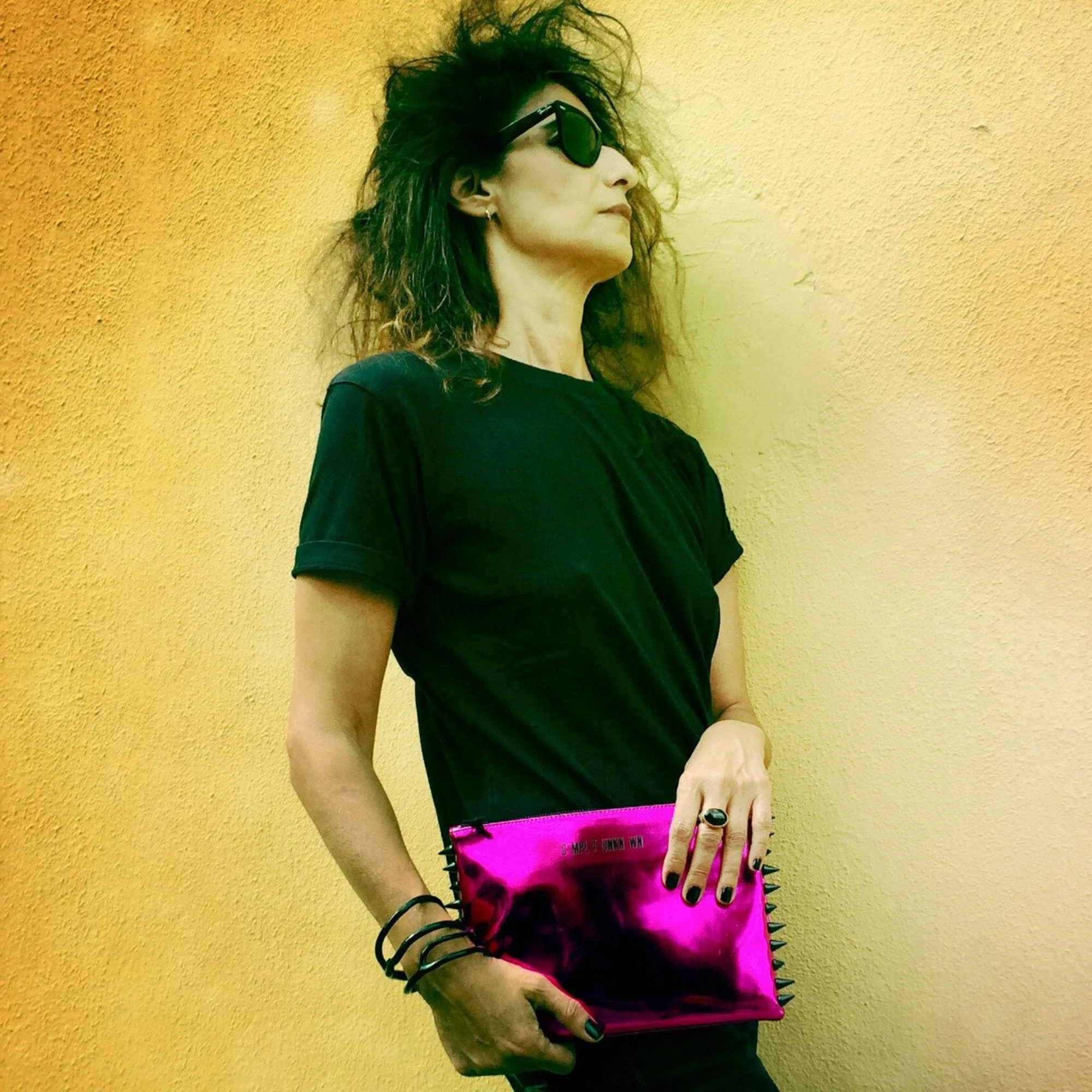 FUCHSIA METAL BLACK CLUTCH BAG
