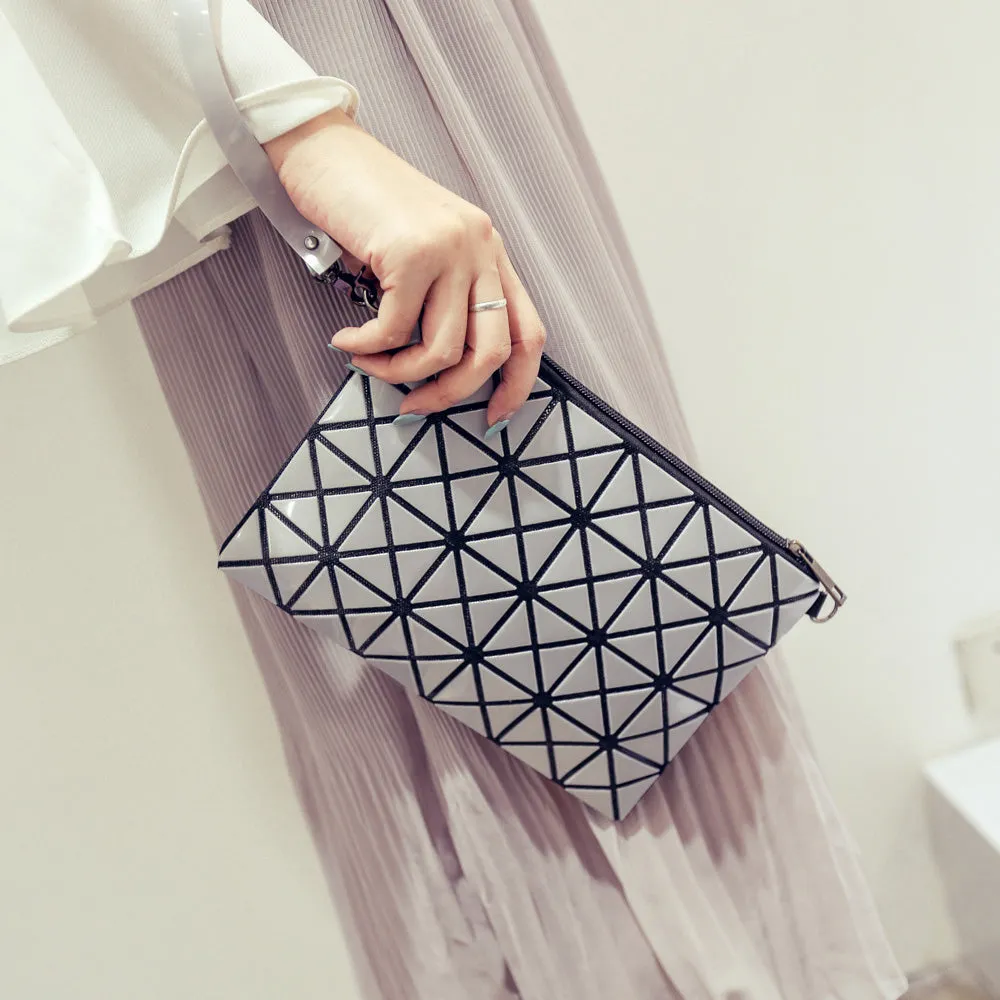 Geometric Expressly-Noted Clutch