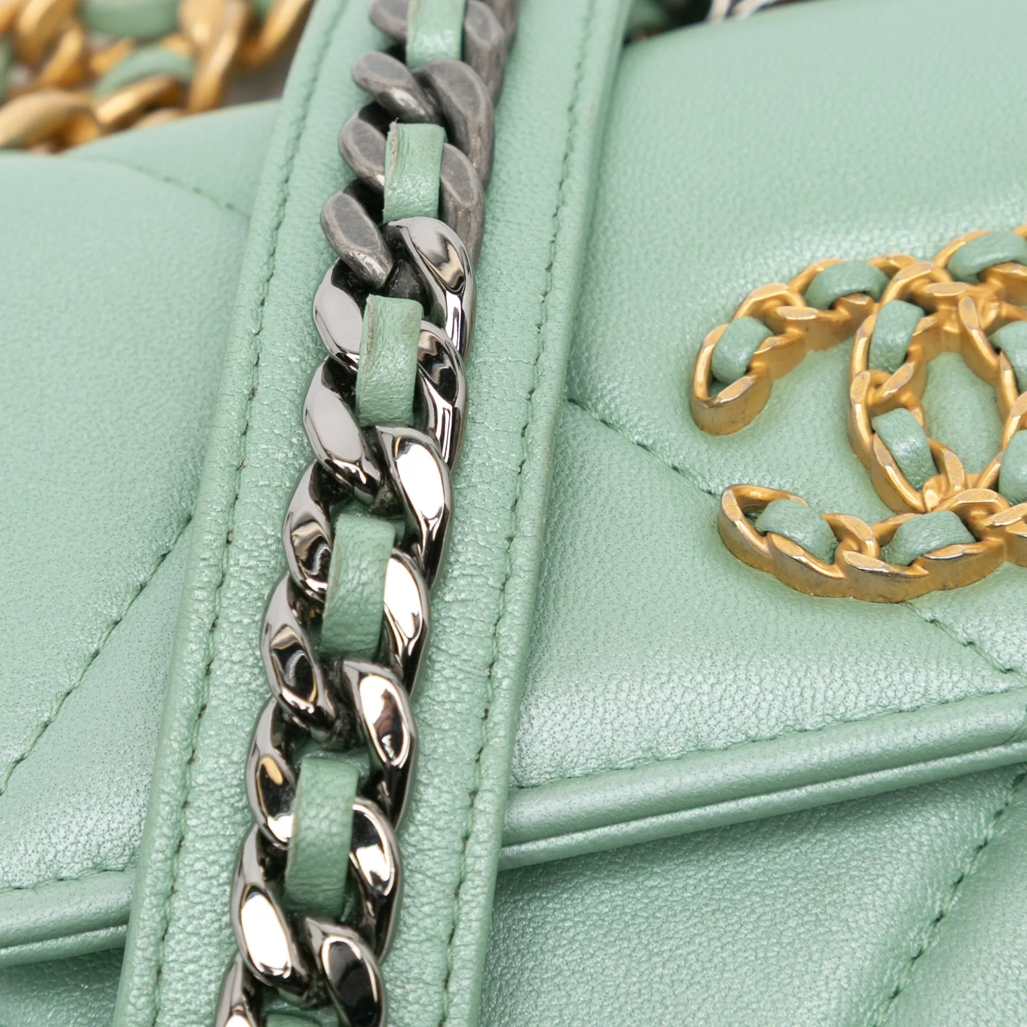 Lambskin 19 Clutch with Chain