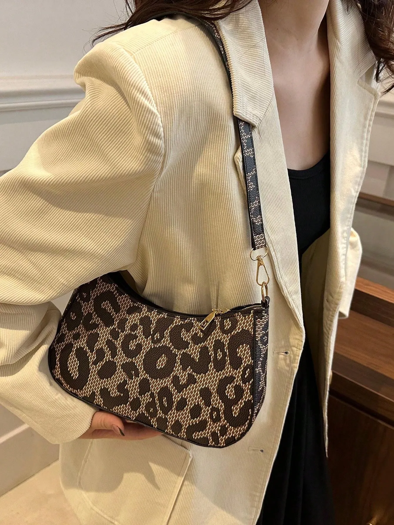 Leopard Print Casual Baguette Bag