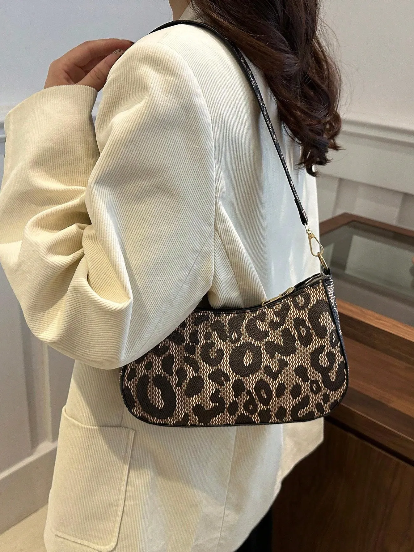 Leopard Print Casual Baguette Bag