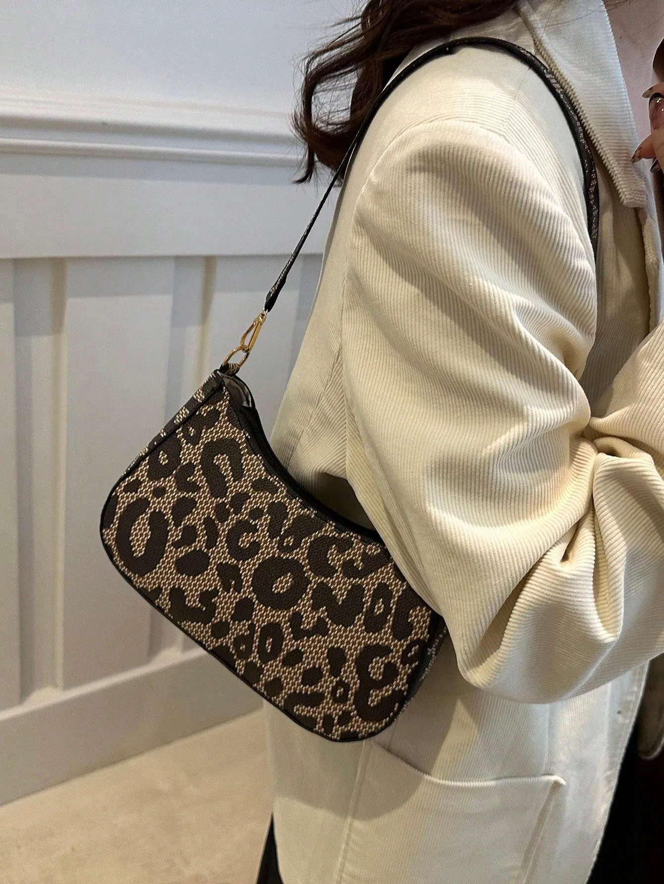 Leopard Print Casual Baguette Bag