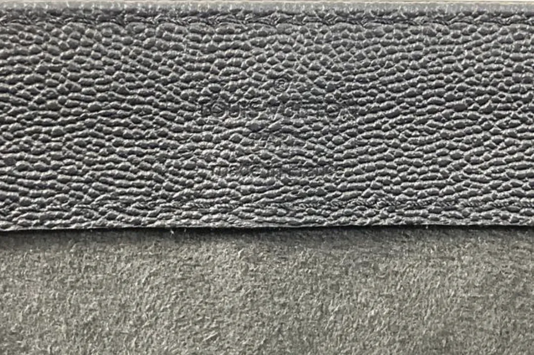 Louis Vuitton Cuir Plume and Cuir Ecume Leather Very One Handle in Noir