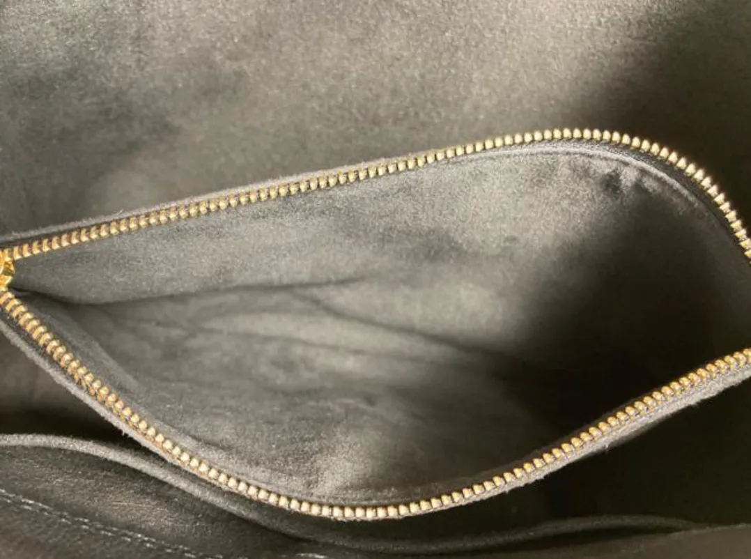 Louis Vuitton Cuir Plume and Cuir Ecume Leather Very One Handle in Noir
