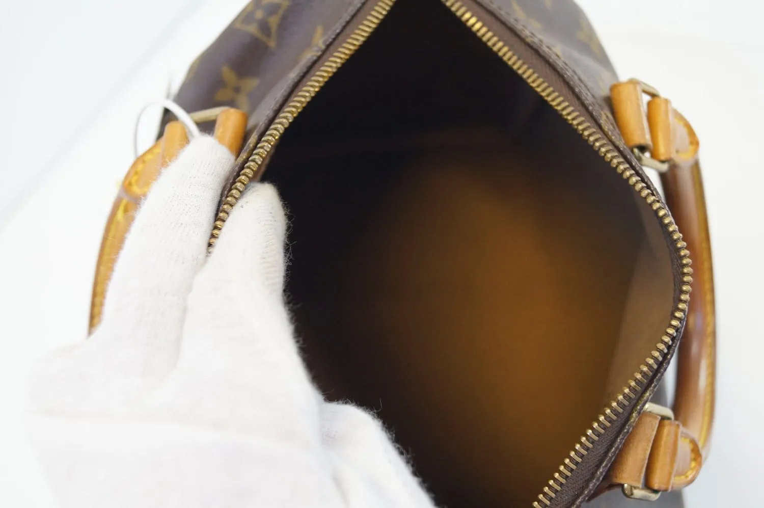 LOUIS VUITTON Monogram Speedy 25 HandBag