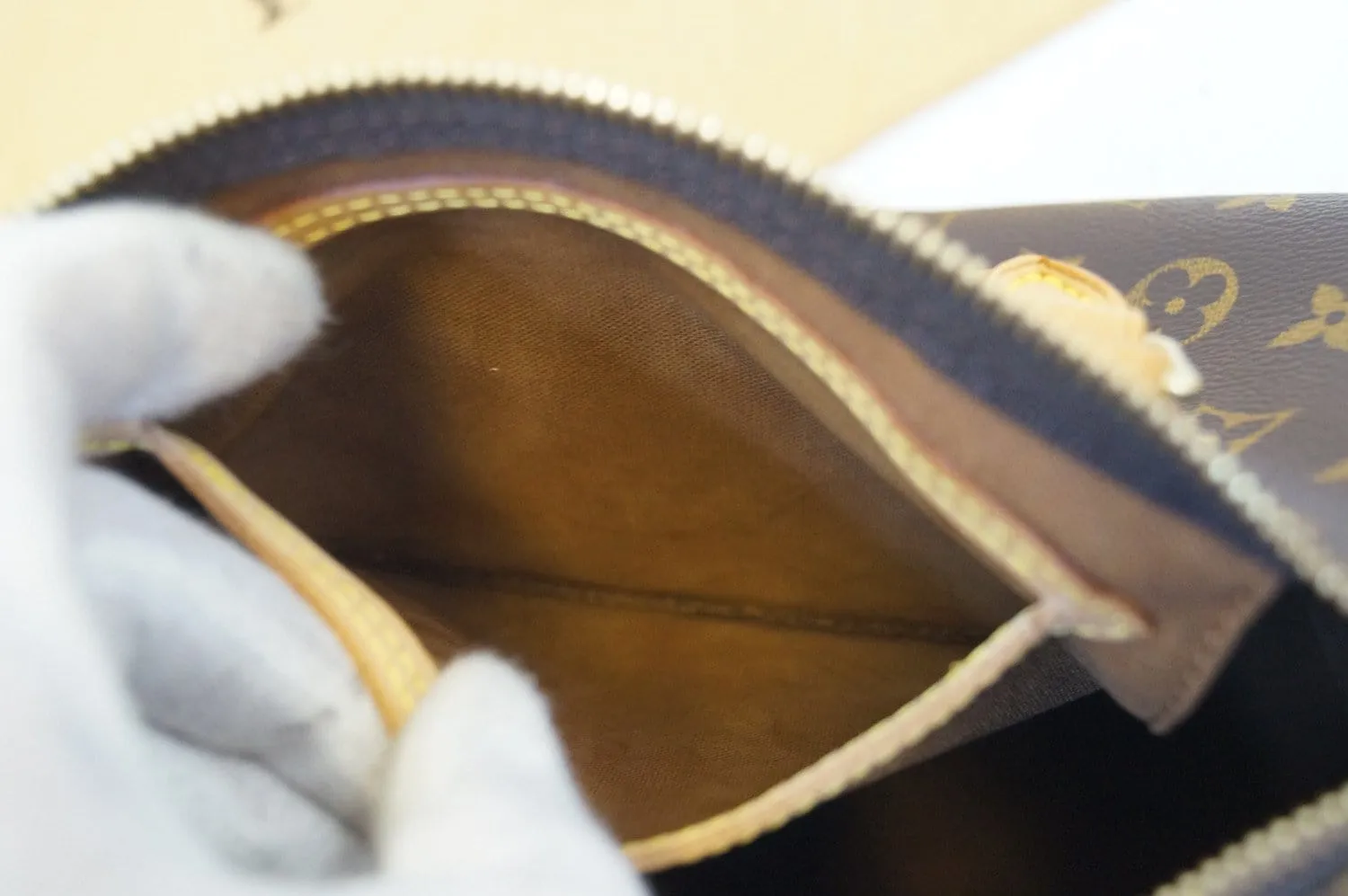 LOUIS VUITTON Monogram Speedy 30 HandBag