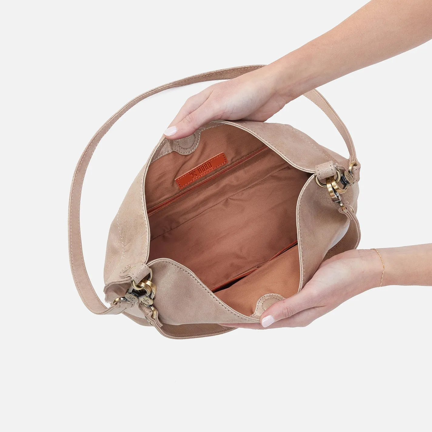 Pier Shoulder Bag In Metallic Leather - Gilded Beige
