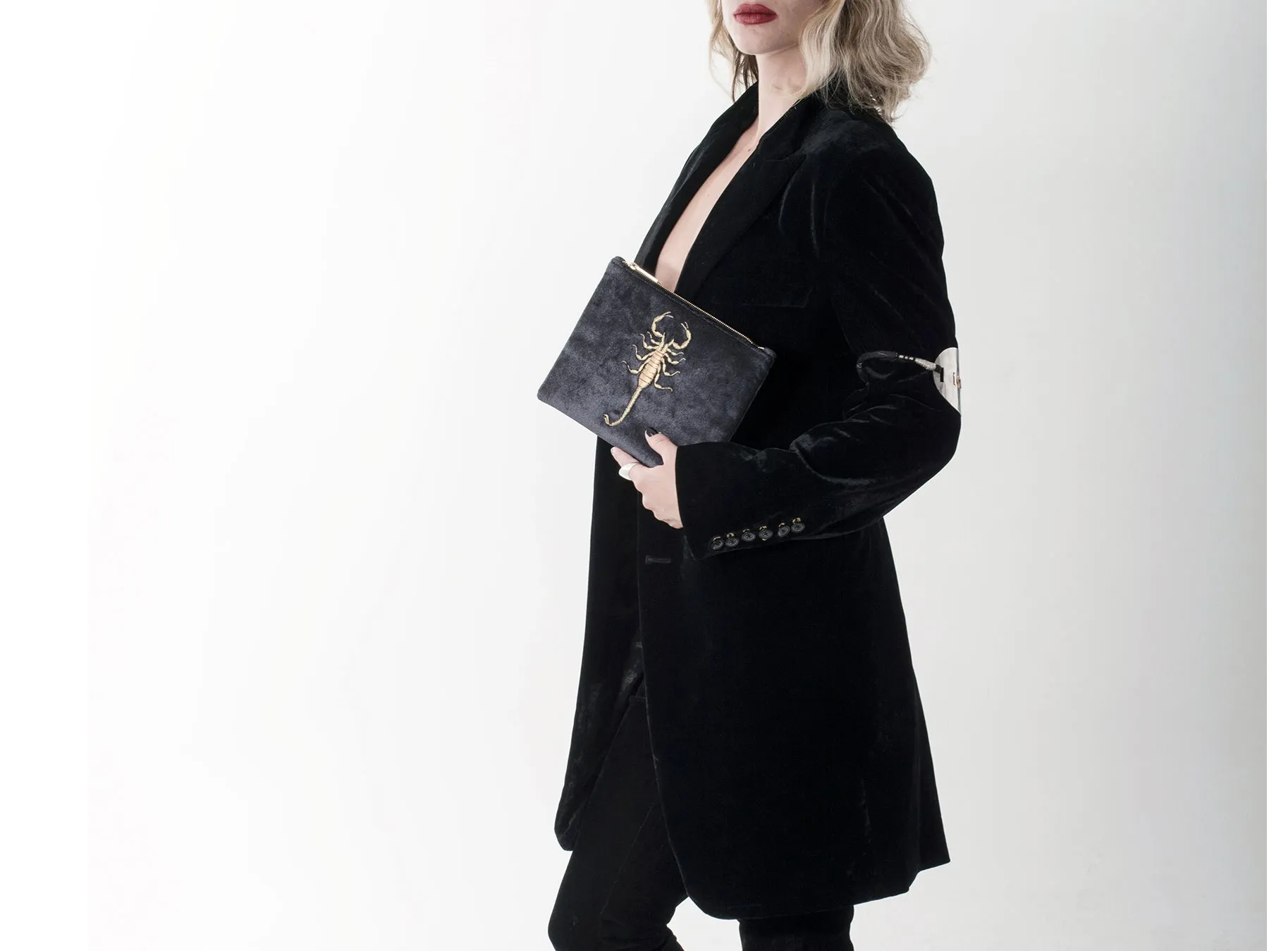 SCORPION EMBROIDERED CLUTCH BAG(BLACK)