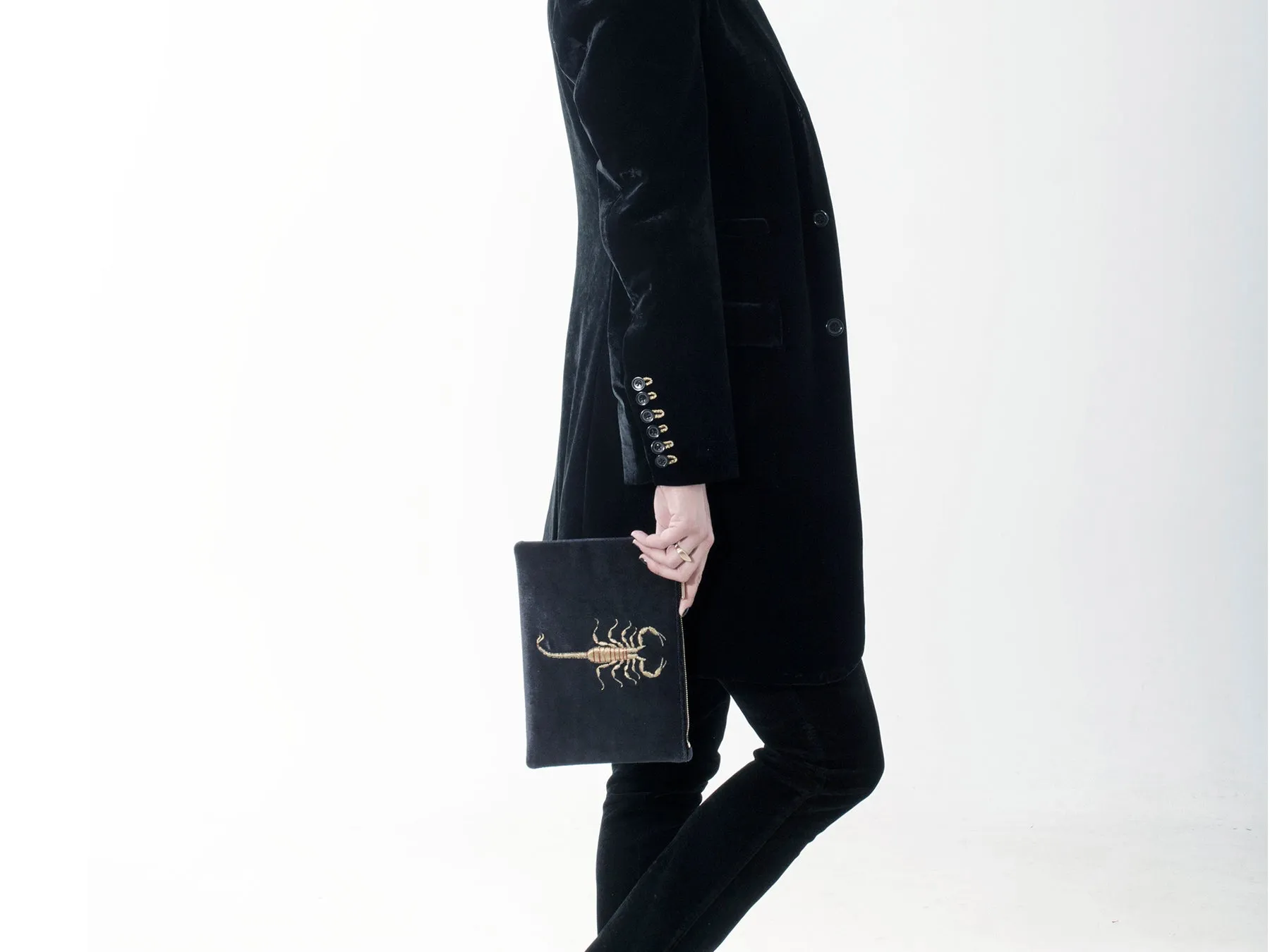SCORPION EMBROIDERED CLUTCH BAG(BLACK)