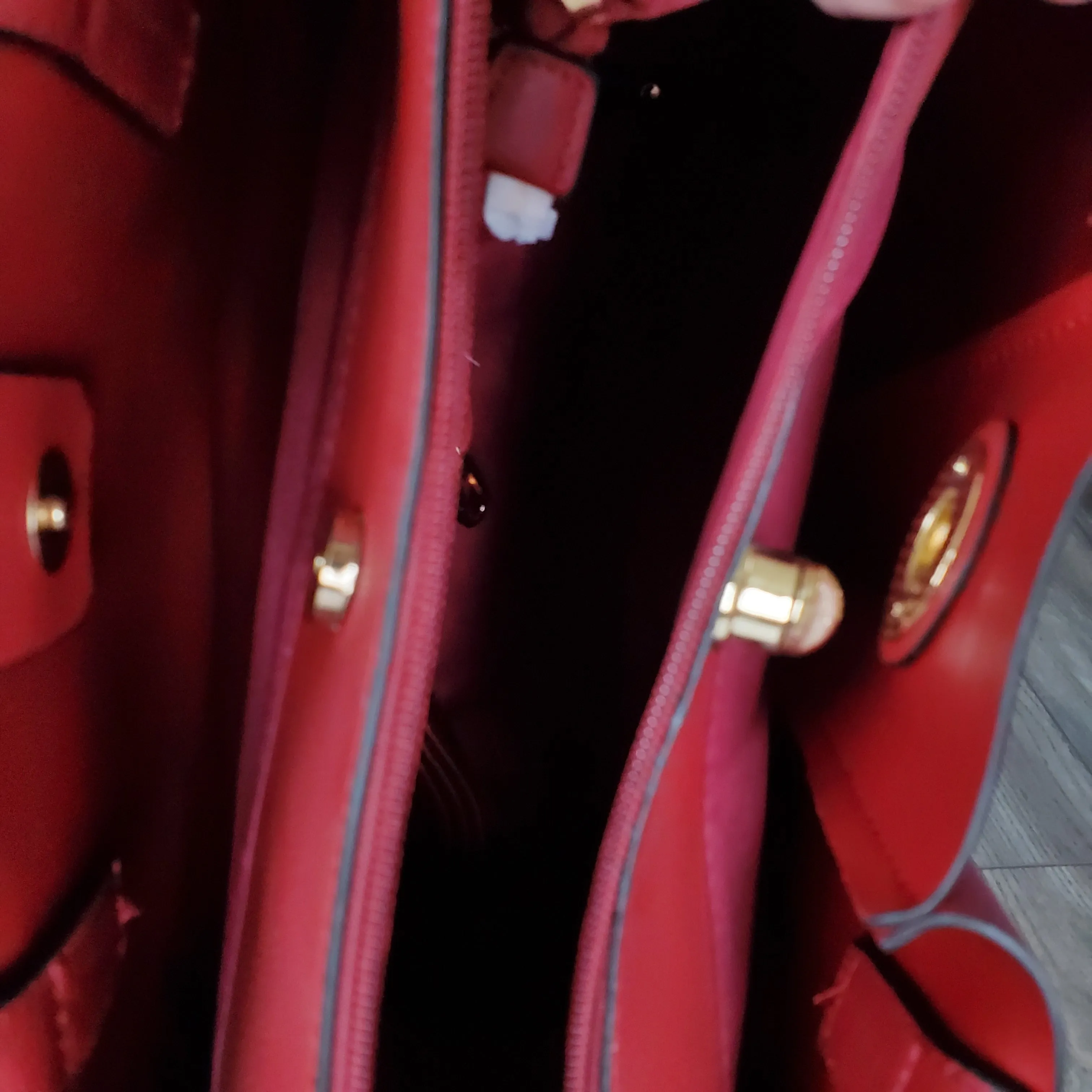 Twist Lock Multi Compartment 2-in-1 Satchel