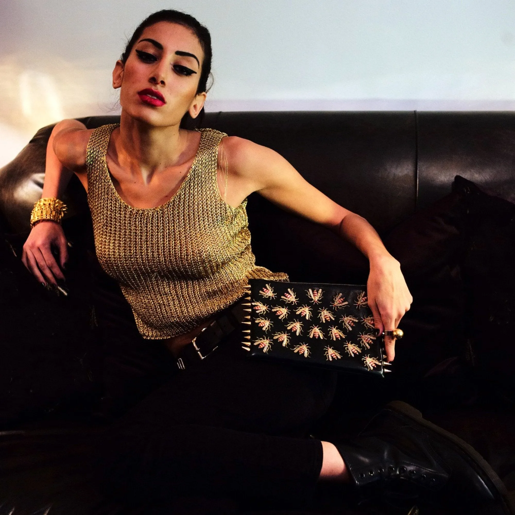 WASP EMBROIDERED CLUTCH BAG(GOLD)