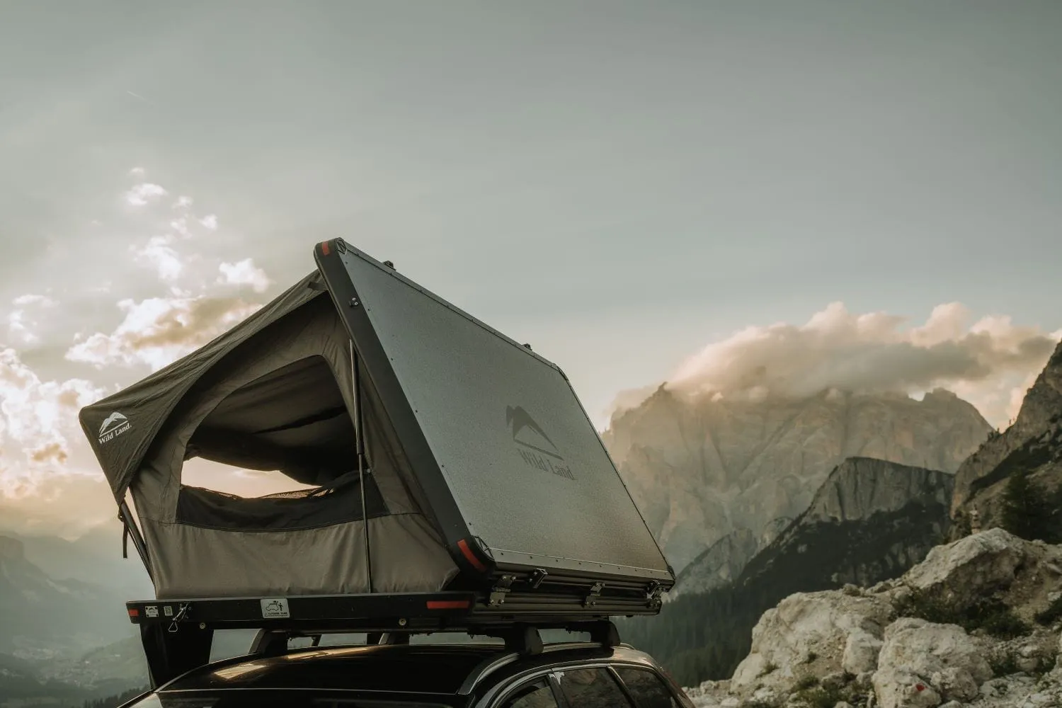 Wild Land Desert Cruiser 120 Hard-Shell Rooftop Tent